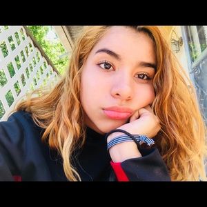 Meet your Posher, Valeria